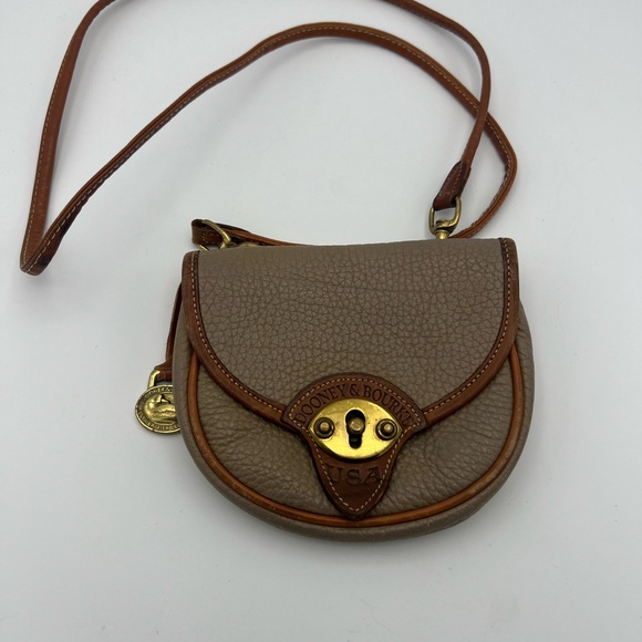 Dooney & Bourke Handbags - Vintage Dooney & Bourke Crossbody Bag
